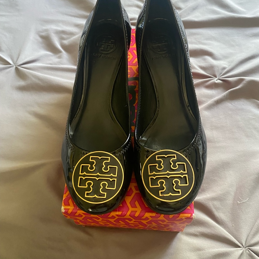 Tory Burch patent leather low  heel .